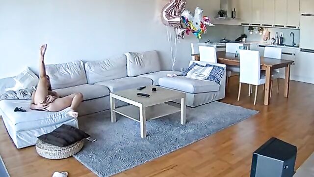 Sister home alone Hacked Ip Cam - 3 image