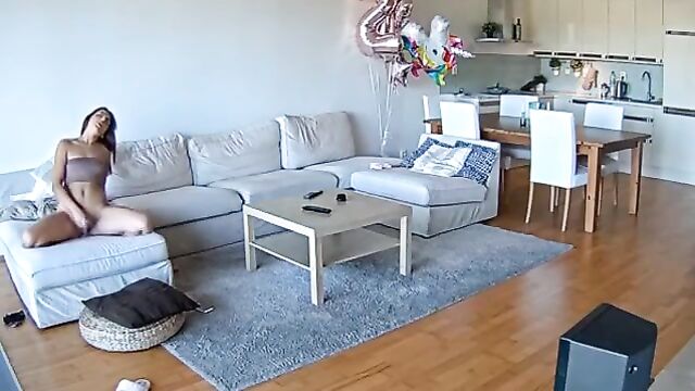 Sister home alone Hacked Ip Cam - 4 image