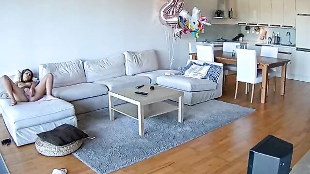 Sister home alone Hacked Ip Cam - 5 image
